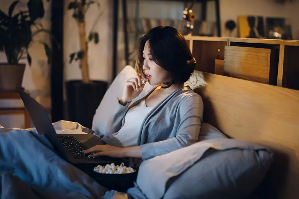 過年期間經常熬夜追劇